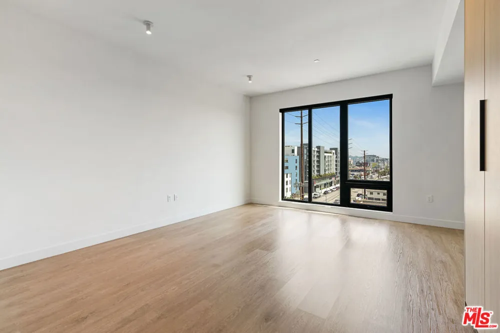 10700 Tabor Street #404 Los Angeles, CA 90034
