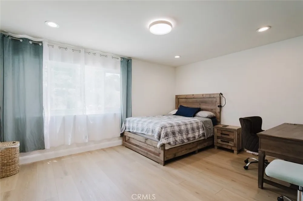 23128 Calvello Drive Valencia, CA 91354