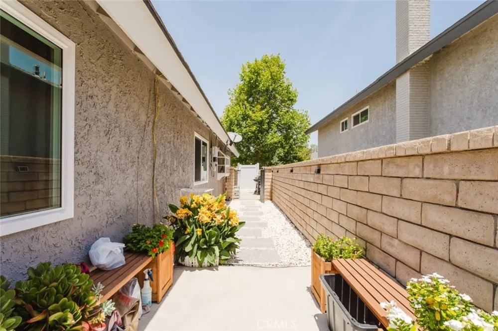 23128 Calvello Drive Valencia, CA 91354