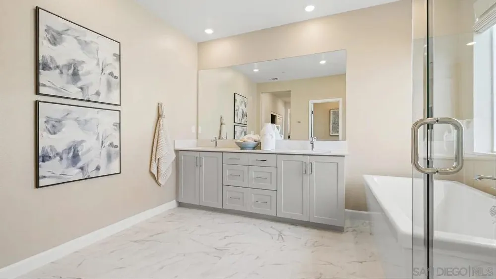 10418 Hill Meadows Lakeside, CA 92040