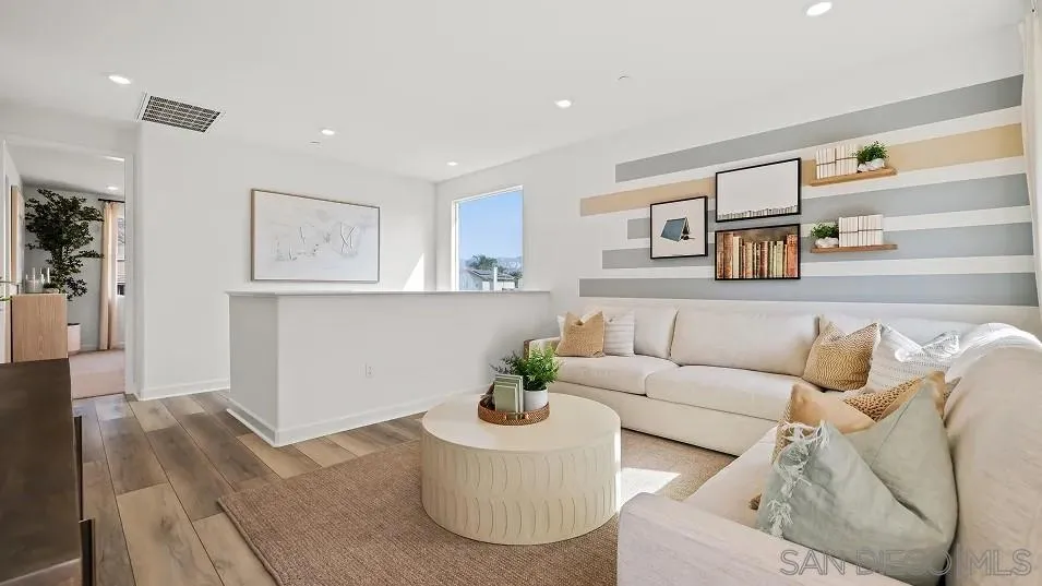10418 Hill Meadows Lakeside, CA 92040