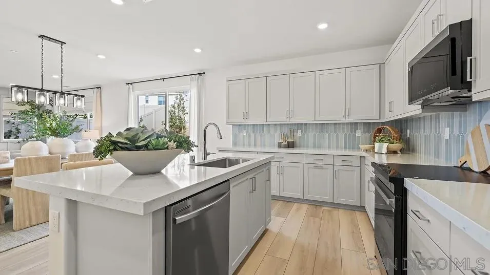 10418 Hill Meadows Lakeside, CA 92040