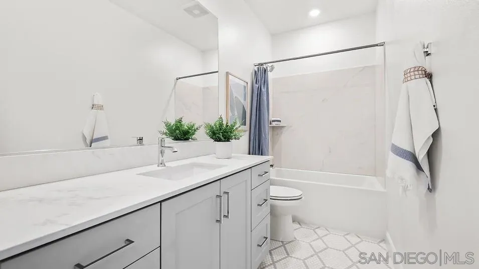 10418 Hill Meadows Lakeside, CA 92040