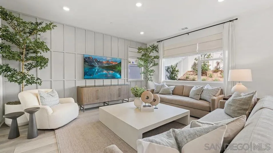 10418 Hill Meadows Lakeside, CA 92040