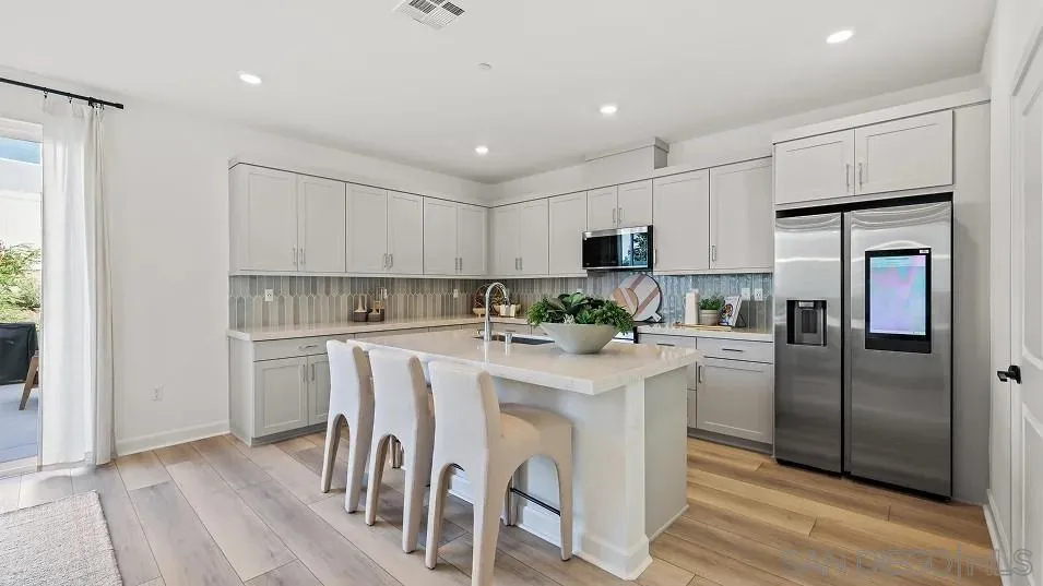 10418 Hill Meadows Lakeside, CA 92040