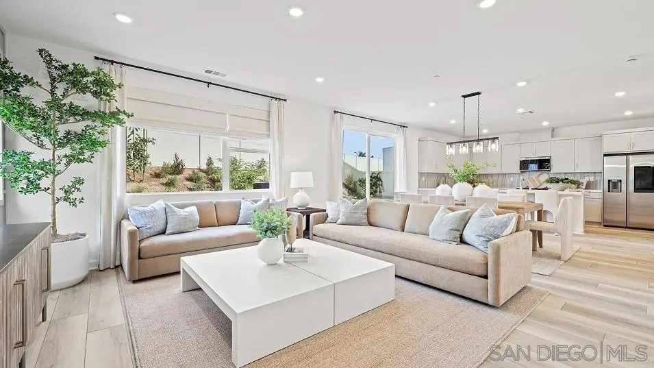 10418 Hill Meadows Lakeside, CA 92040