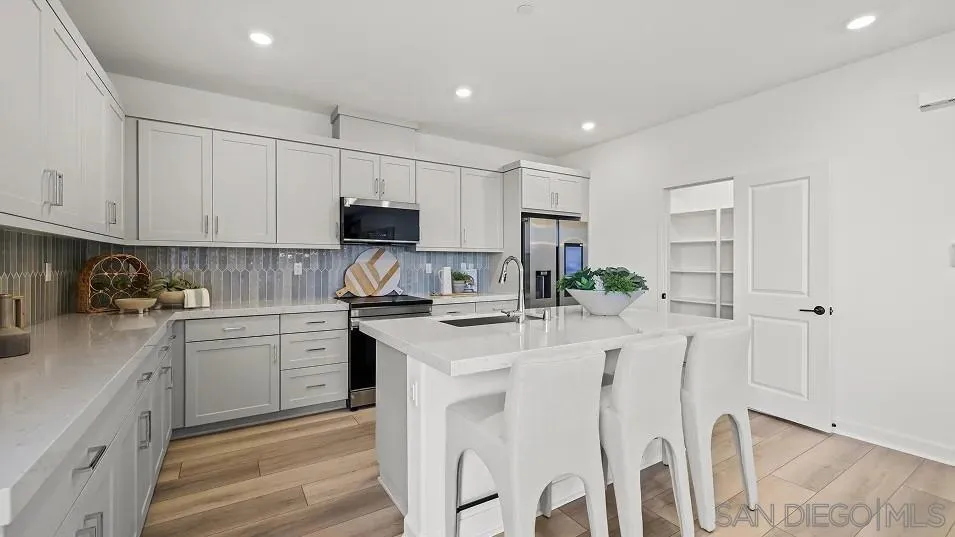 10418 Hill Meadows Lakeside, CA 92040