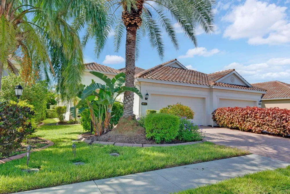 6905 VISTA BELLA DRIVE Bradenton, FL 34209