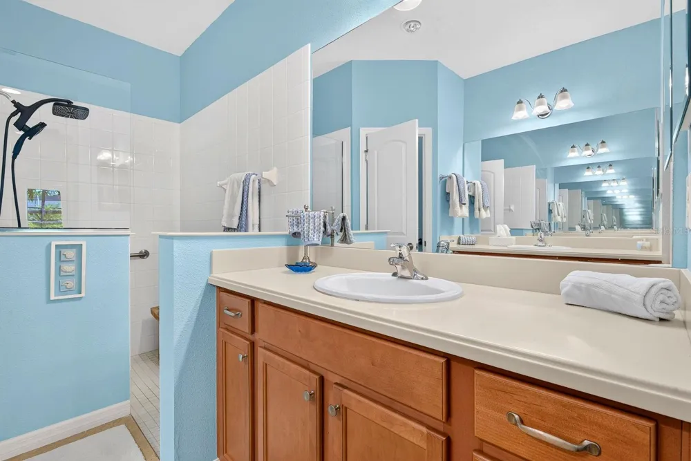 6905 VISTA BELLA DRIVE Bradenton, FL 34209