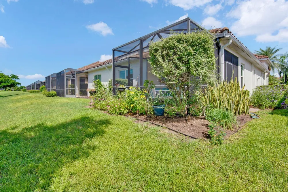 6905 VISTA BELLA DRIVE Bradenton, FL 34209