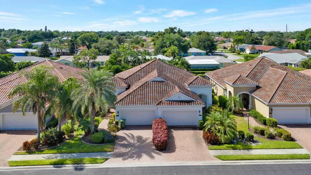 6905 VISTA BELLA DRIVE Bradenton, FL 34209