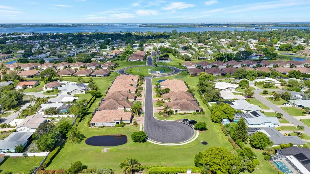 6905 VISTA BELLA DRIVE Bradenton, FL 34209