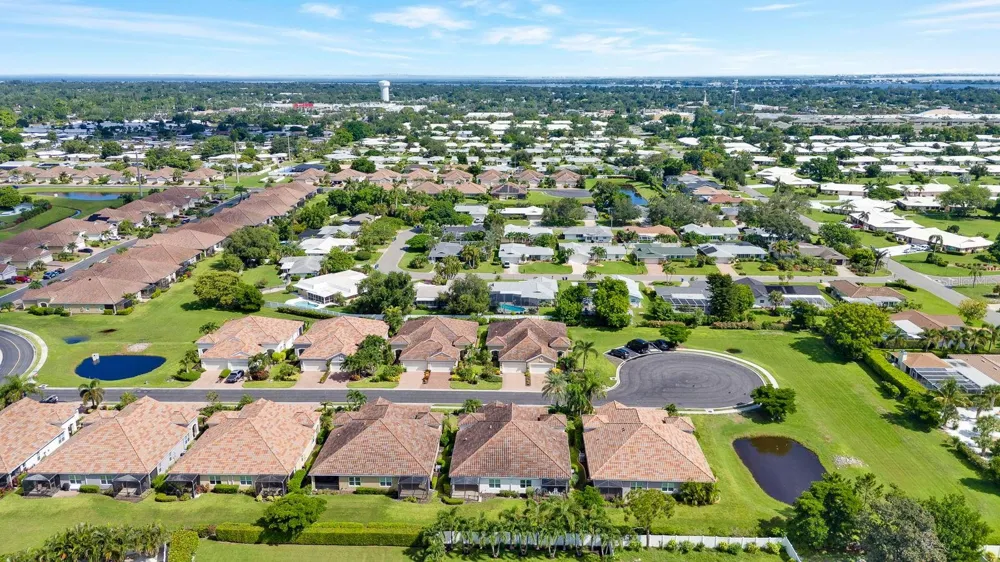 6905 VISTA BELLA DRIVE Bradenton, FL 34209