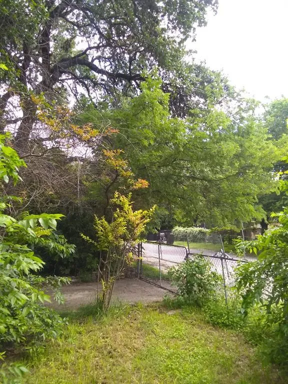 8002 PERSIMMON TRAIL Austin, TX 78745