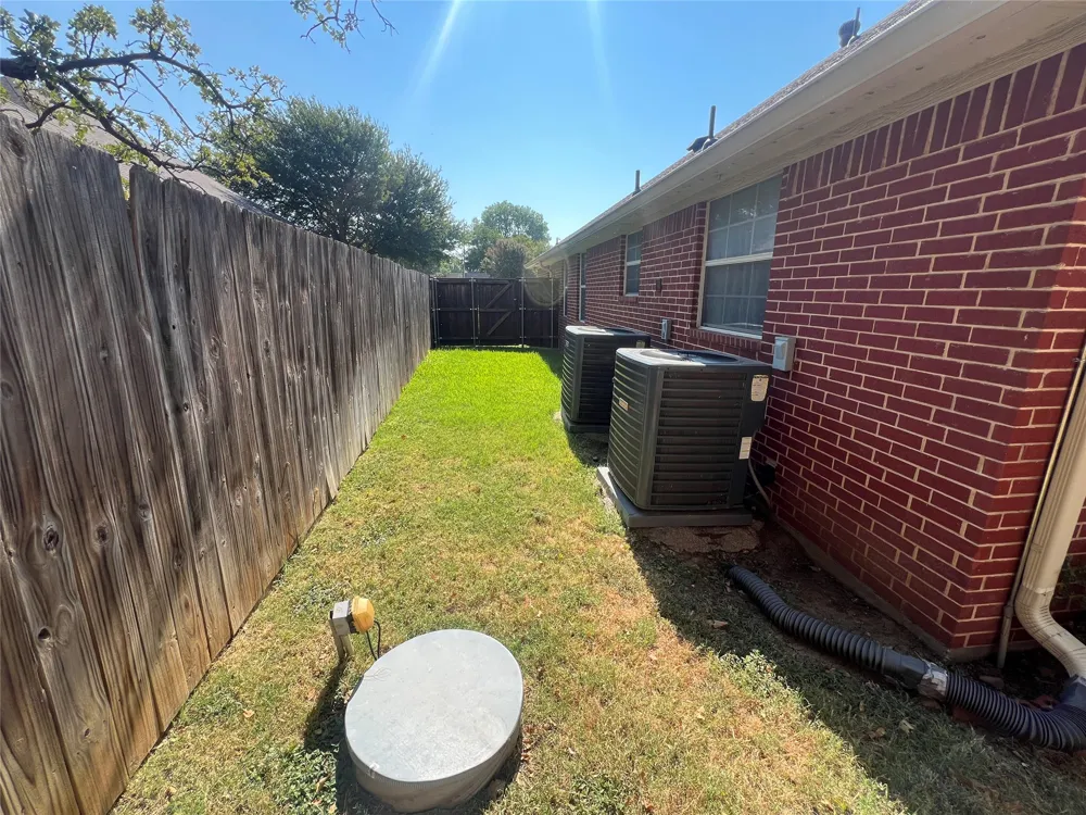 2550 Legacy Point Drive Arlington, TX 76006