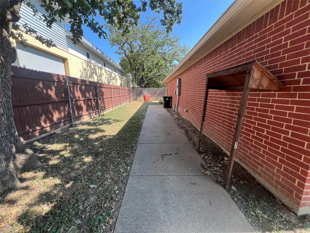 2550 Legacy Point Drive Arlington, TX 76006