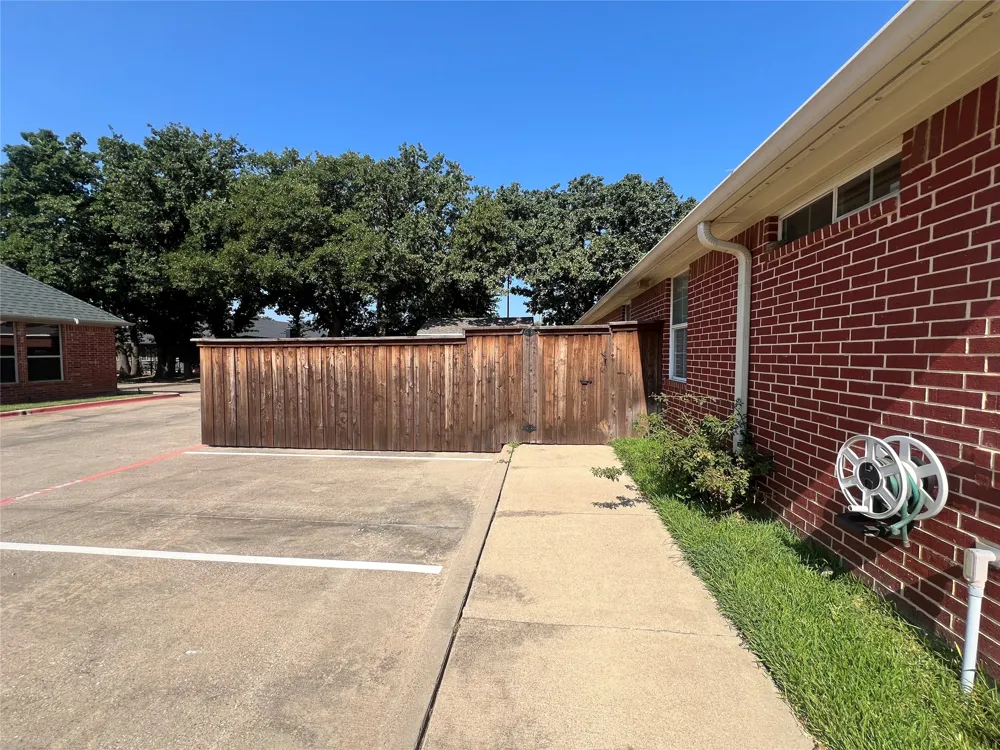 2550 Legacy Point Drive Arlington, TX 76006