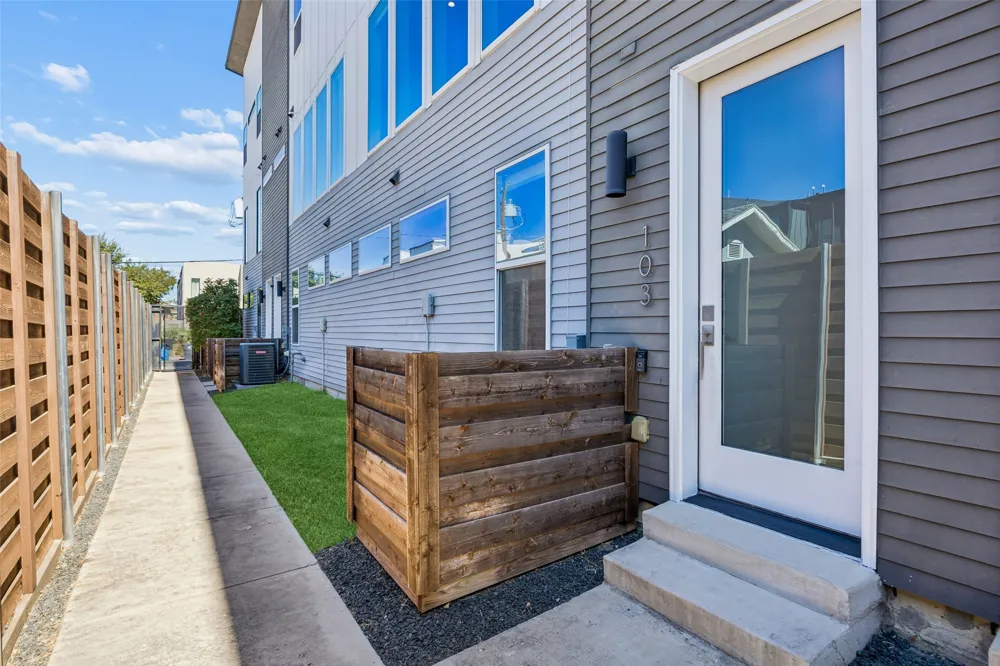 4726 Manett Street #103 Dallas, TX 75204