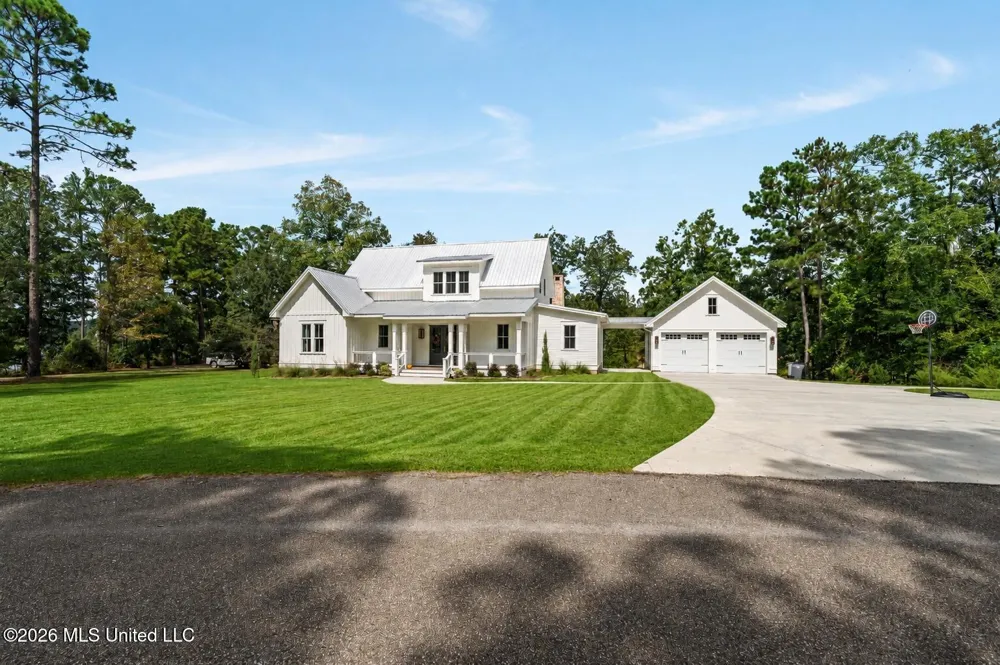 16 Bent Pebble Point Lumberton, MS 39455