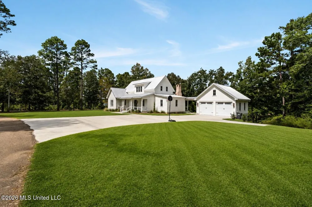 16 Bent Pebble Point Lumberton, MS 39455
