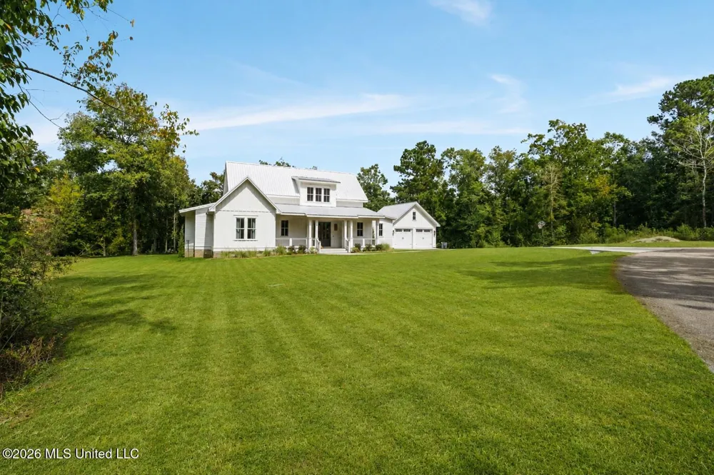 16 Bent Pebble Point Lumberton, MS 39455