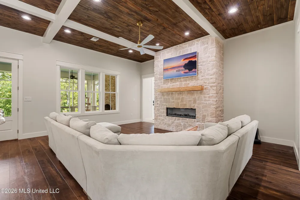 16 Bent Pebble Point Lumberton, MS 39455