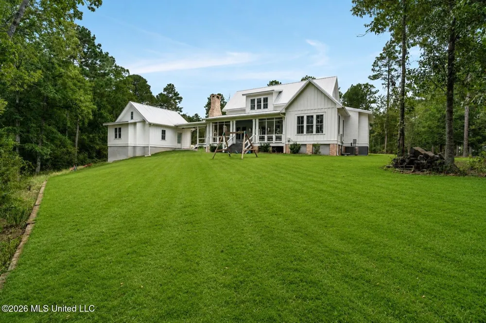 16 Bent Pebble Point Lumberton, MS 39455
