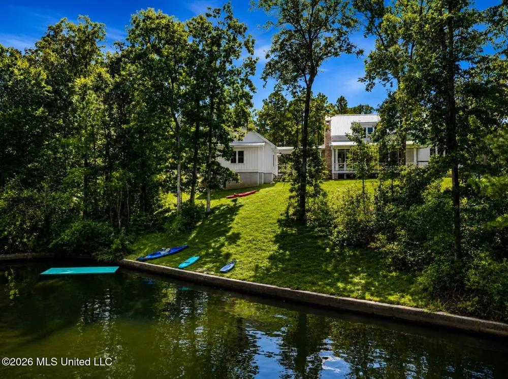 16 Bent Pebble Point Lumberton, MS 39455