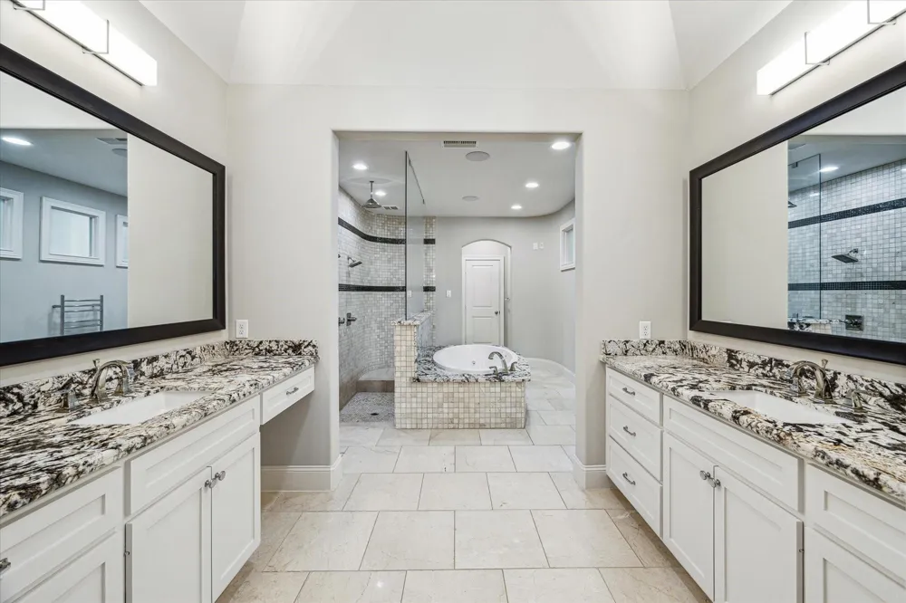 5025 Augusta Street Houston, TX 77007