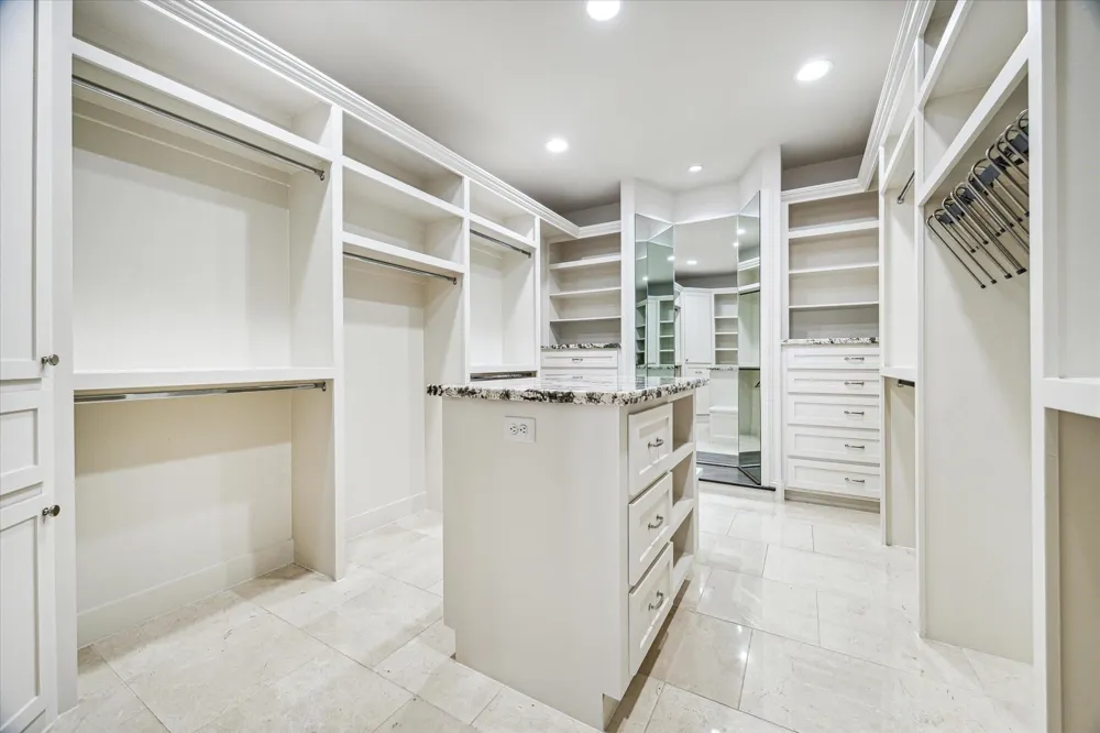 5025 Augusta Street Houston, TX 77007