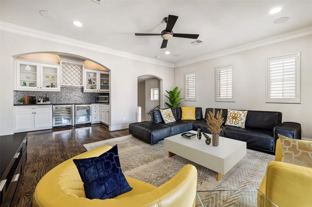 5025 Augusta Street Houston, TX 77007
