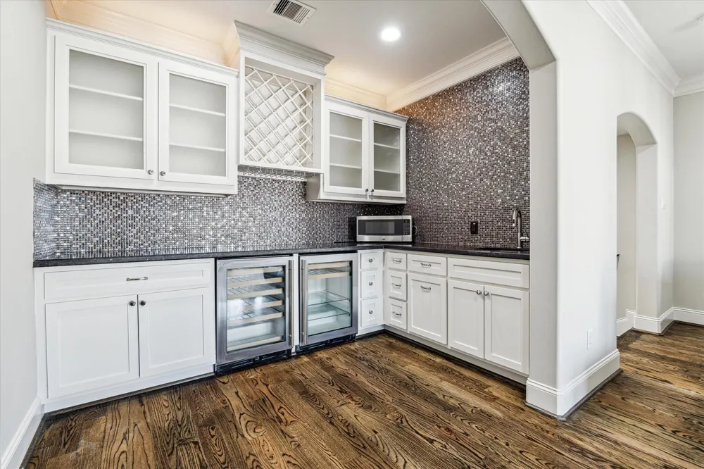 5025 Augusta Street Houston, TX 77007