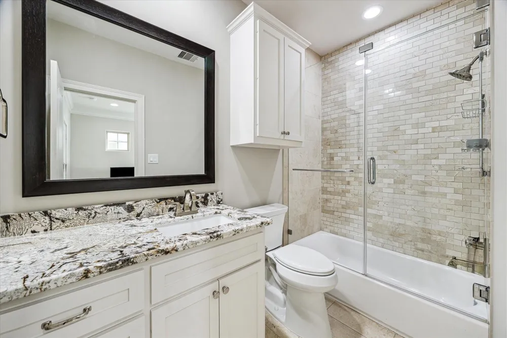 5025 Augusta Street Houston, TX 77007