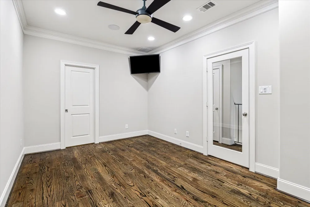 5025 Augusta Street Houston, TX 77007