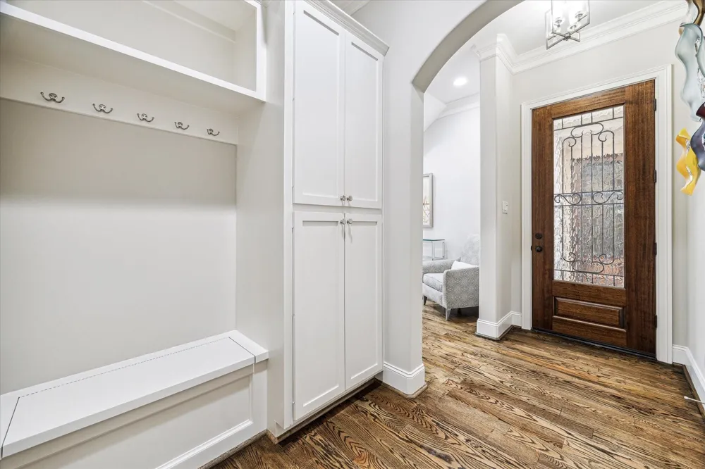 5025 Augusta Street Houston, TX 77007