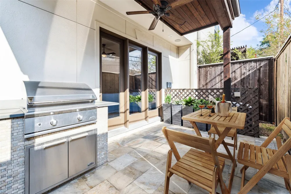 5025 Augusta Street Houston, TX 77007