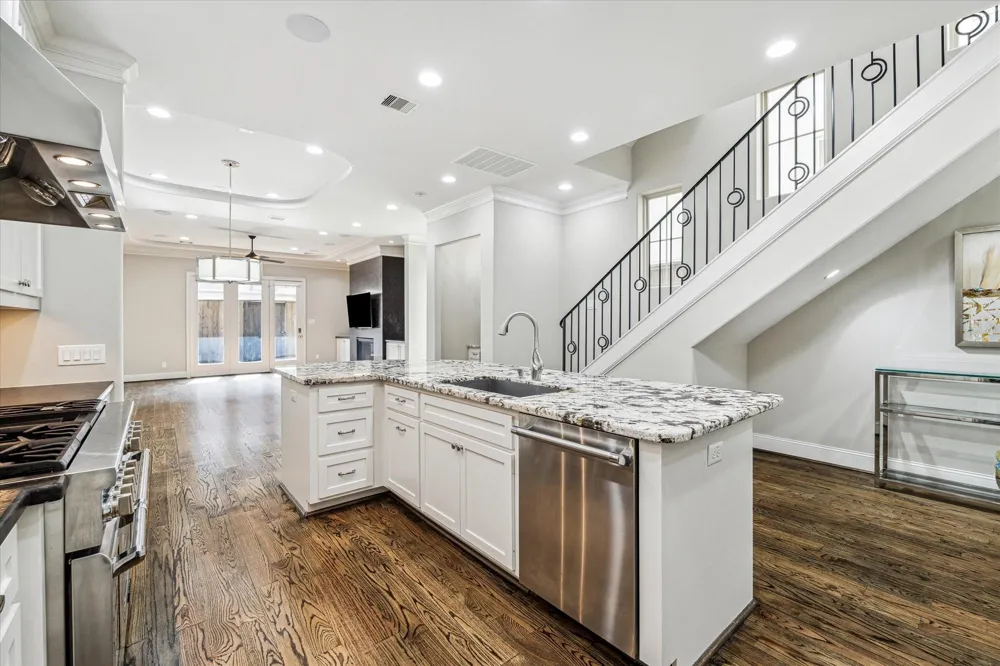 5025 Augusta Street Houston, TX 77007