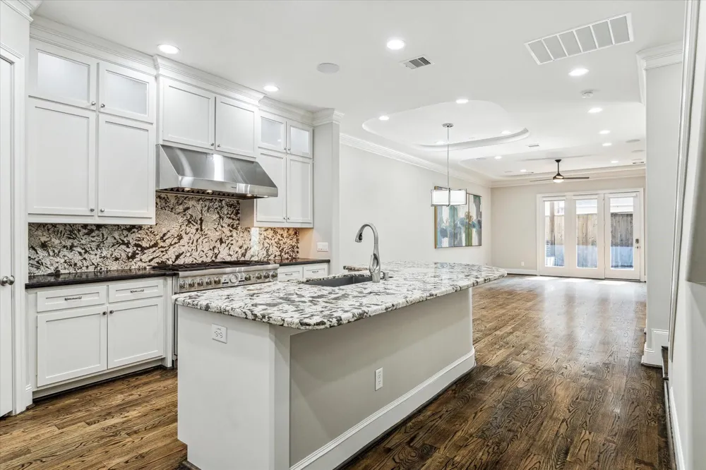 5025 Augusta Street Houston, TX 77007
