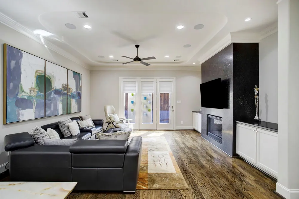 5025 Augusta Street Houston, TX 77007
