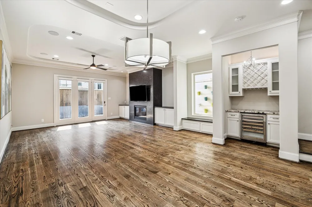 5025 Augusta Street Houston, TX 77007