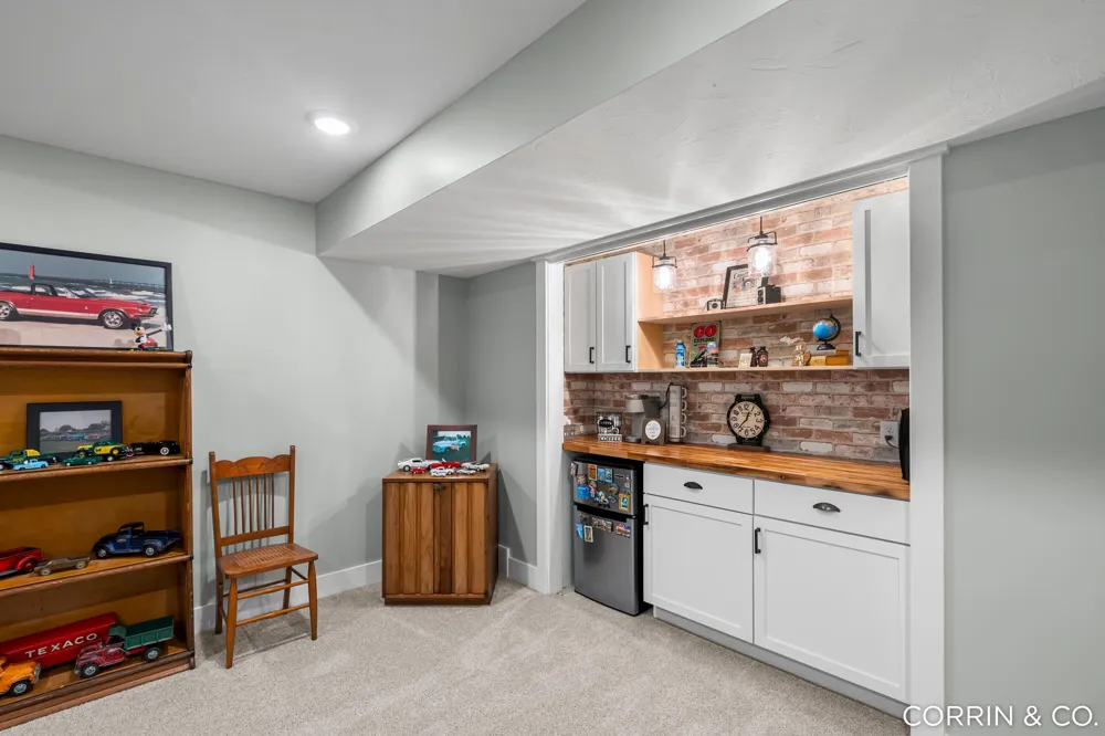 575 Riverbank Circle Zeeland, MI 49464