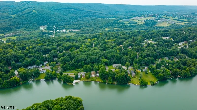 38 Evergreen Trl Vernon, NJ 07462