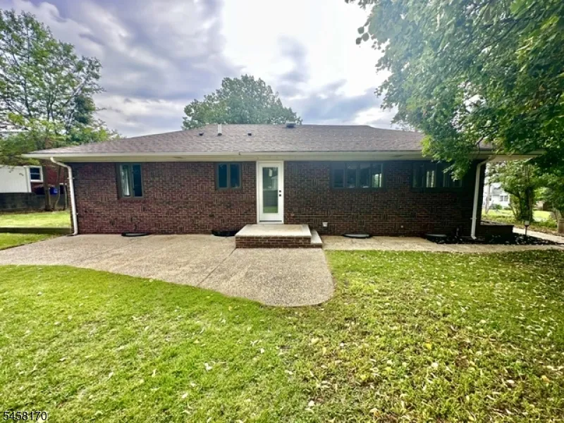 16 Charlotte St Sayreville, NJ 08872