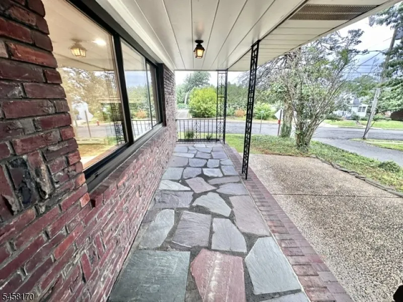 16 Charlotte St Sayreville, NJ 08872