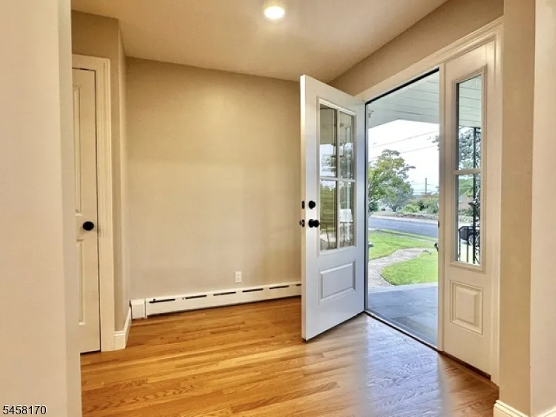 16 Charlotte St Sayreville, NJ 08872
