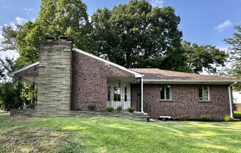 16 Charlotte St Sayreville, NJ 08872