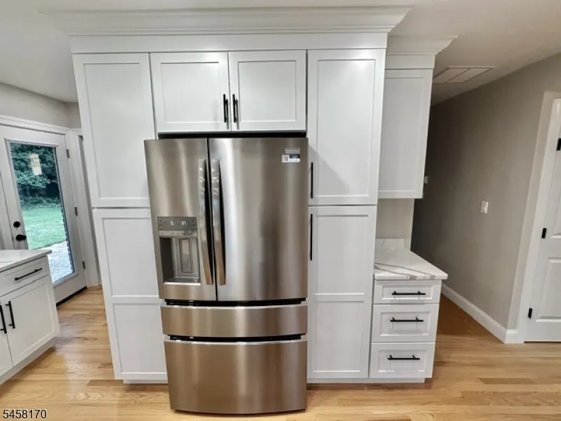 16 Charlotte St Sayreville, NJ 08872