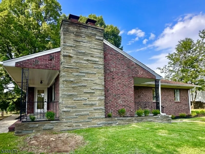 16 Charlotte St Sayreville, NJ 08872