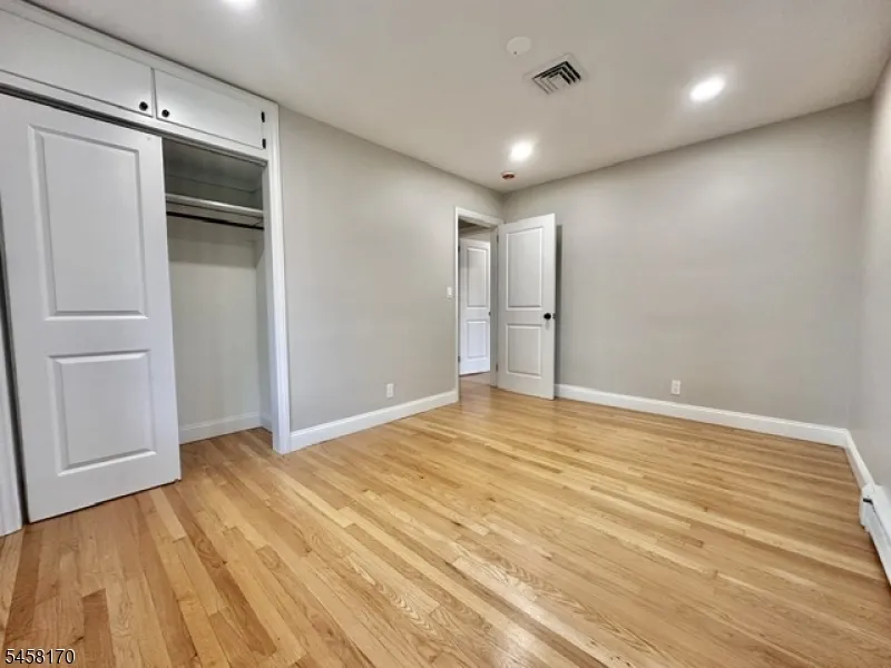 16 Charlotte St Sayreville, NJ 08872