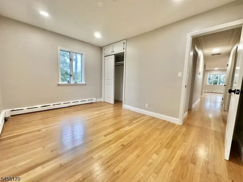 16 Charlotte St Sayreville, NJ 08872